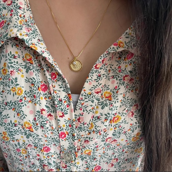 Danty Gold French style mini Coin Necklace - Picture 2 of 3